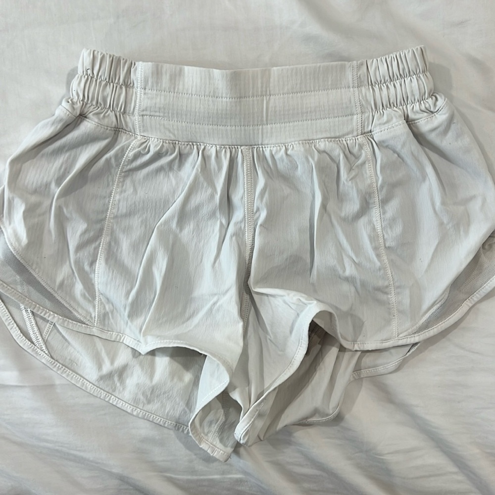 White lululemon hotty hots low rise 2.5 inch